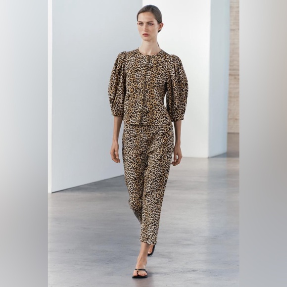 SALE! ZARA NWT ZW COLLECTION ANIMAL PRINT CAPRI PANTS - Picture 3 of 9